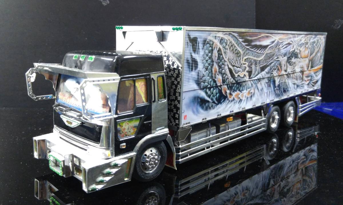 デコトラ芸術丸プラモデル アオシマ 1／32 4tデコトラ 芸術丸