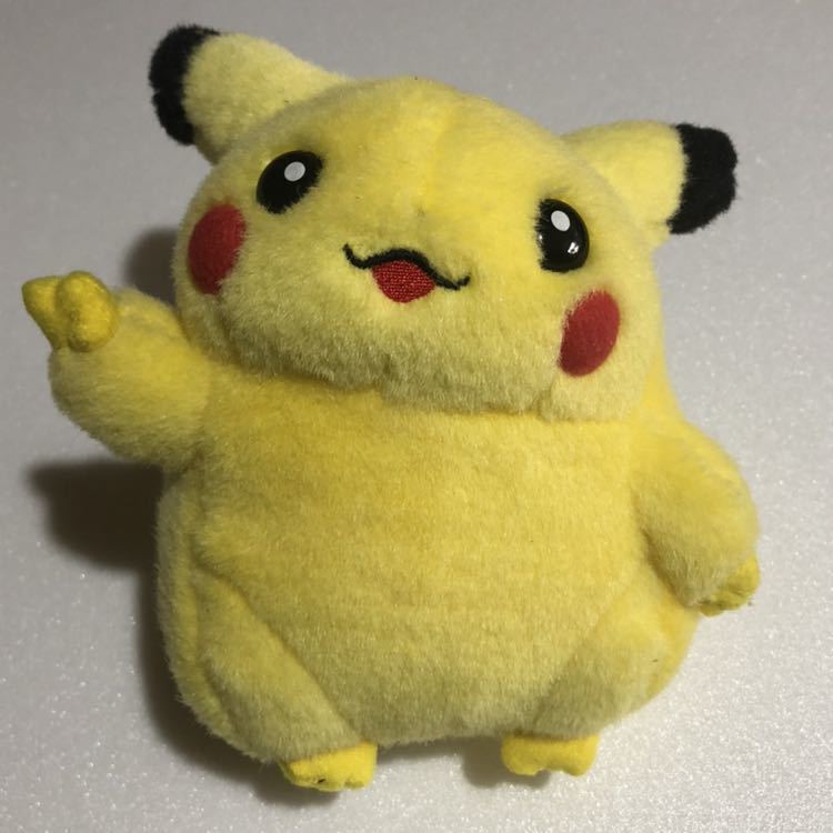 お腹を押すと鳴く TOMY ピカチュウ ぬいぐるみ 初期