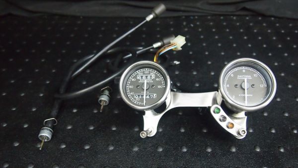 希少】SR400 デイトナランプ付きツインメータータコメーター