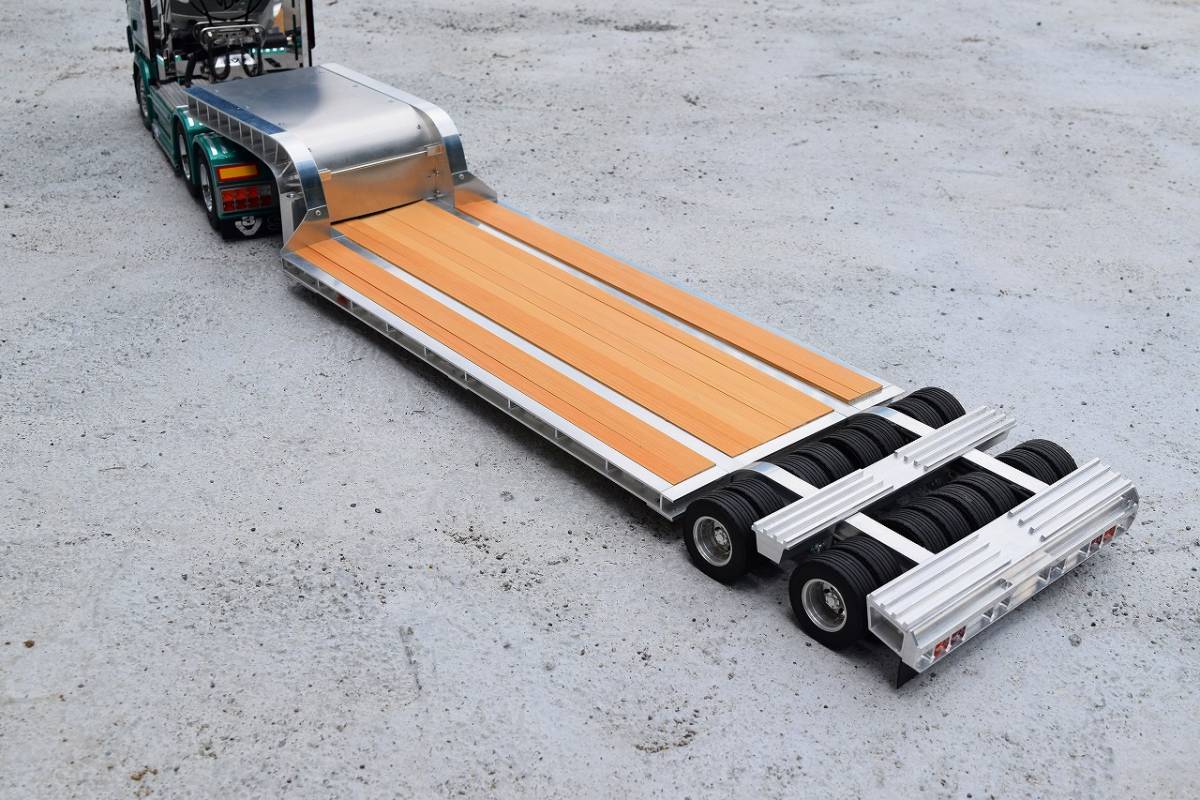 タミヤ1/14トラック用16輪スイングサス低床重トレーラー タミヤ 1/14