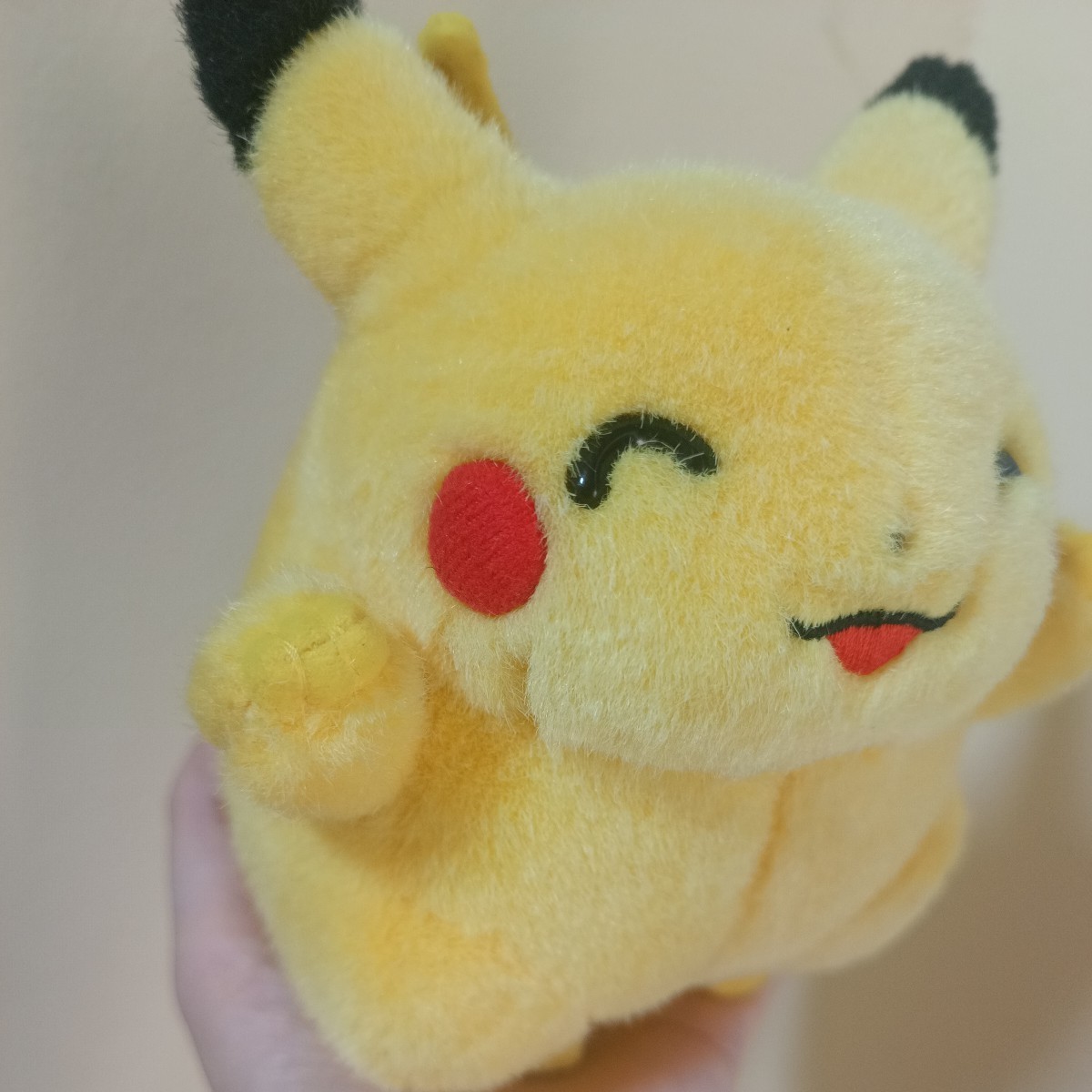 TOMY 初期 ピカチュウ ばんざい ぬいぐるみ TOMY バンザイ ピカチュウ