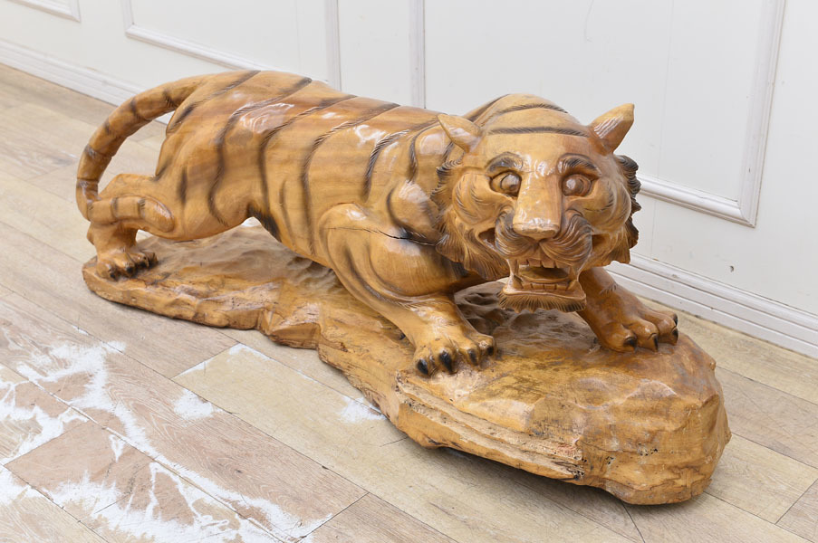 虎の置物木彫り彫刻