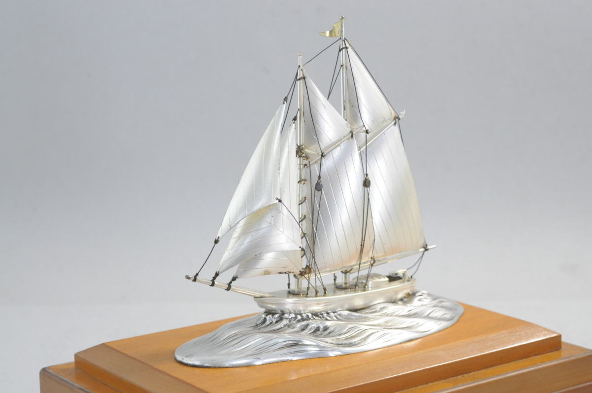 銀製帆船模型 ガラスケース付き