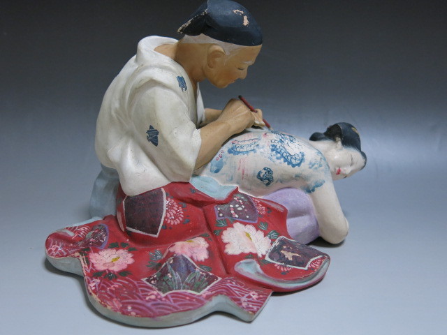 L400◇裏隠し春画人形 彫師と女 巾14.6cm 刺青 裏絵春画 老彫師 入墨
