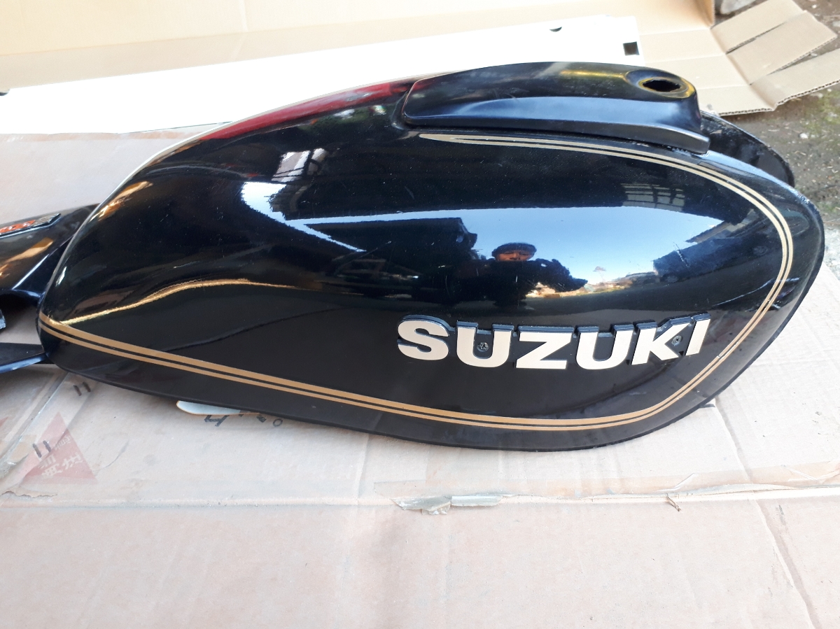 GS400 タンク 外装