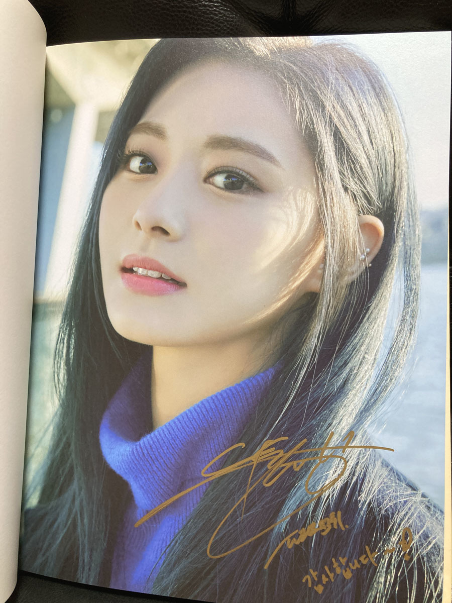 TWICE ツウィ Yes, I am Tzuyu. サイン入りフォトブック 割引 TWICE