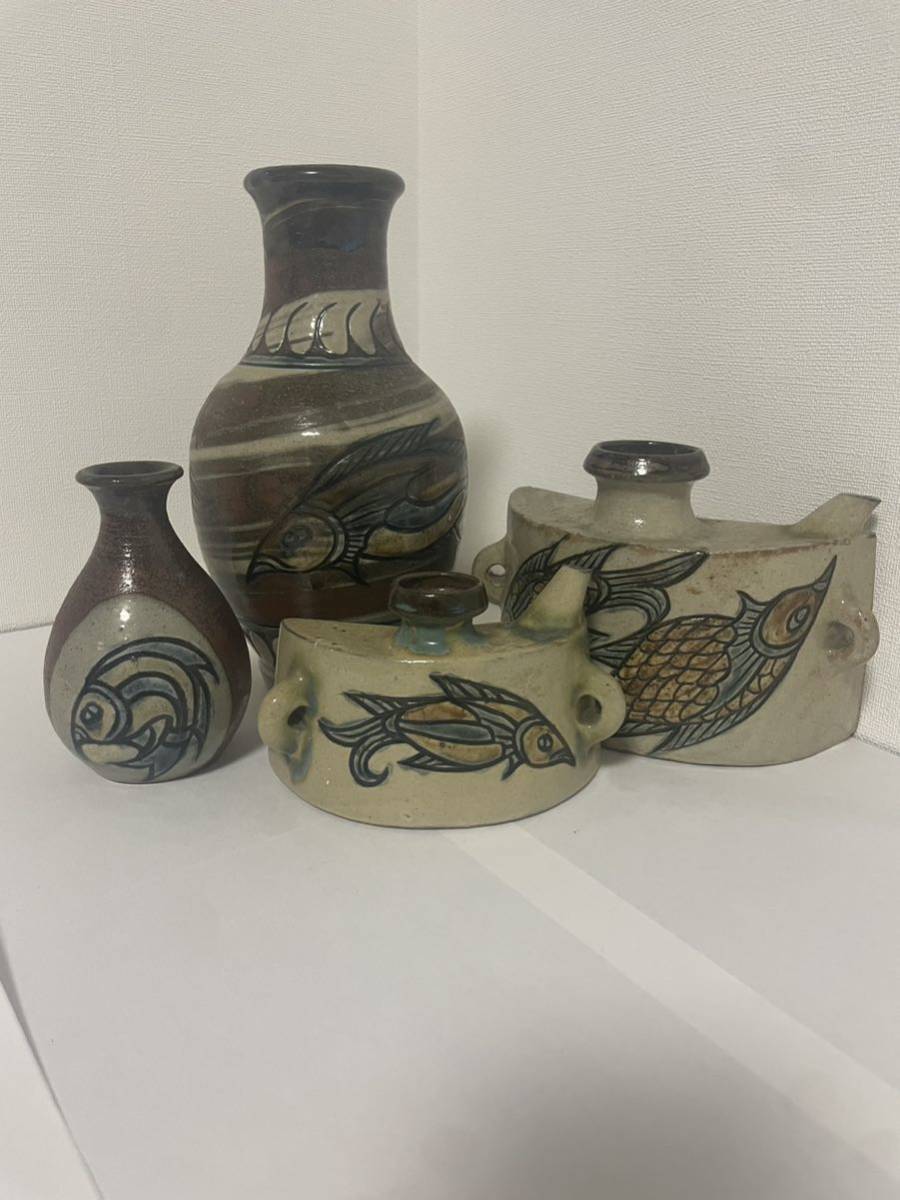 人間国宝 金城次郎 魚紋花瓶(魚4）栞 共箱 壺屋焼 壷屋焼