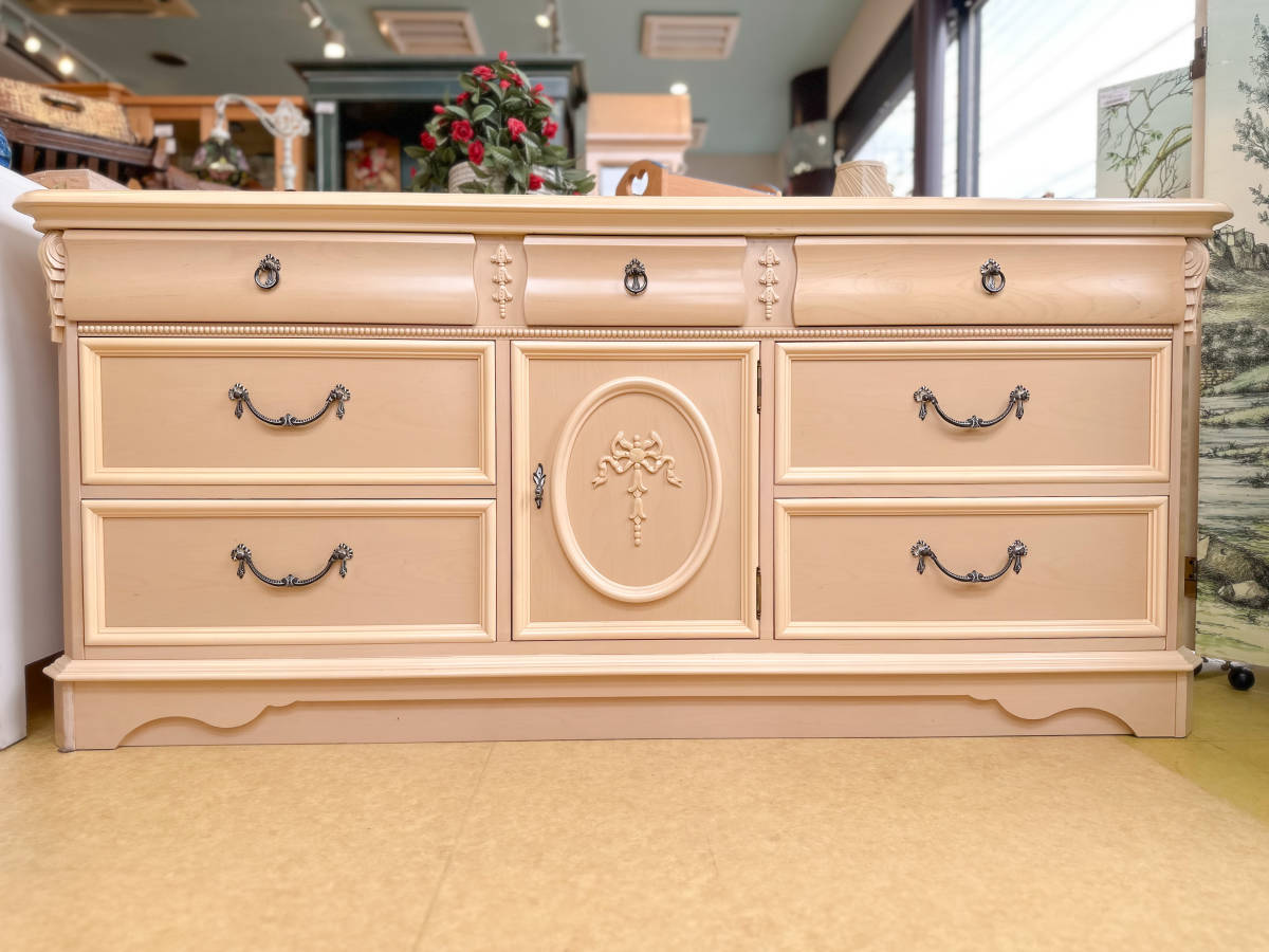 クリーム色の木製キャビネットリンホーリン大塚家具アメリカ クリーム