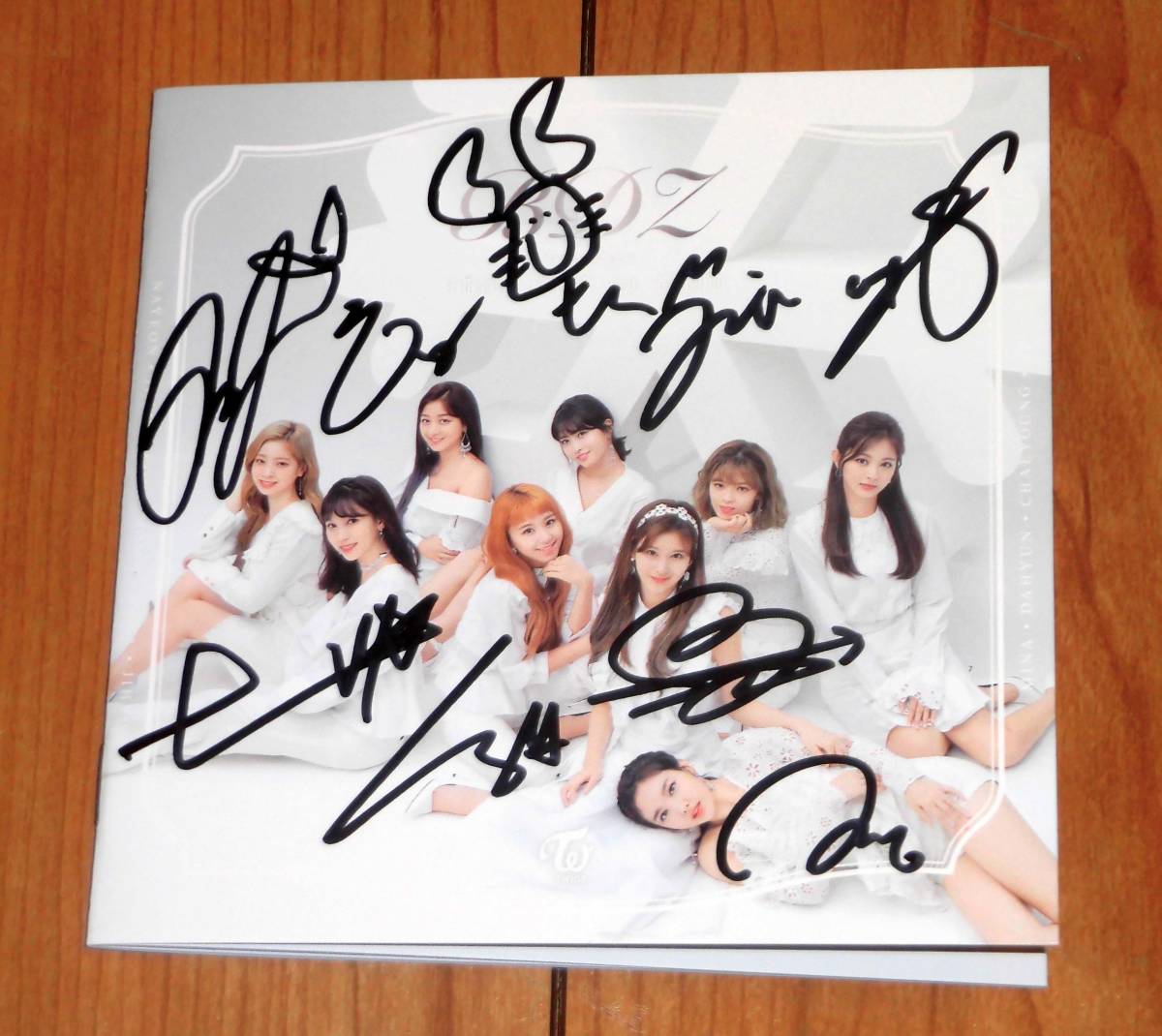 twice tシャツ 全員 直筆サイン 入り TWICE 直筆サイン入りTシャツ