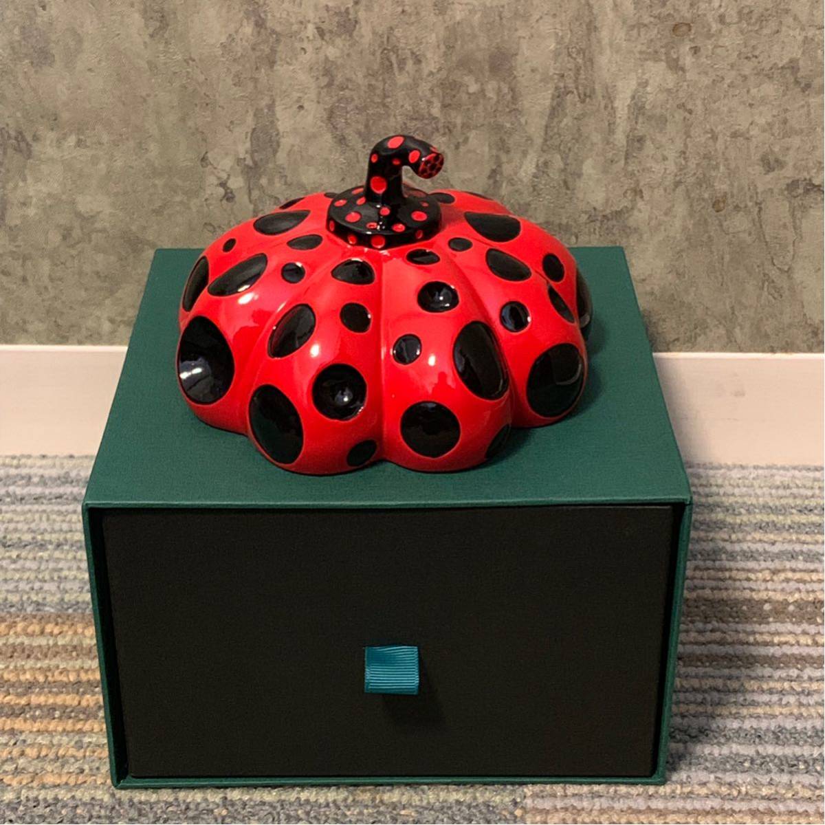 草間彌生赤かぼちゃオブジェ直島限定YAYOI KUSAMA