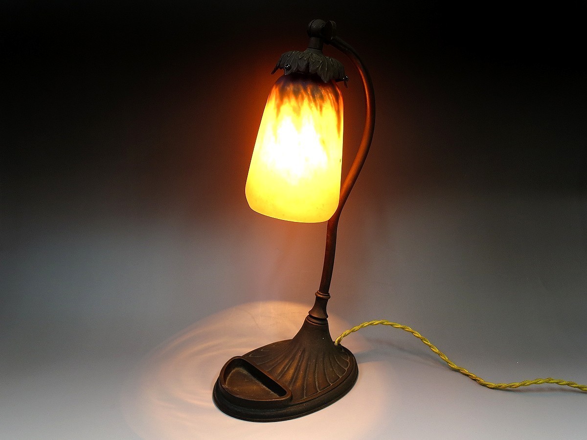 Dome Nancyチューリップタイプのガラスシェード電気スタンド