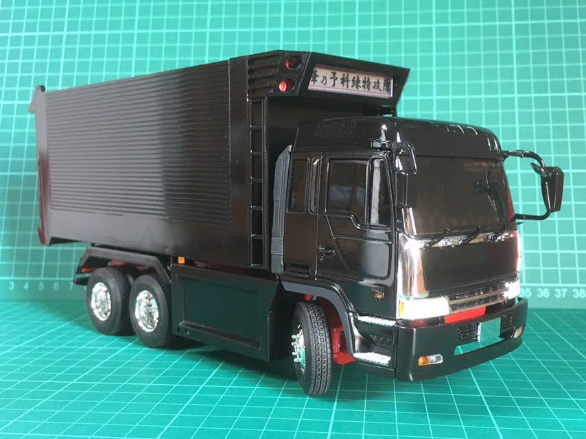 今月31日迄の出品！！アオシマ1/32 デカ箱ダンプ 完成品 アオシマ1/