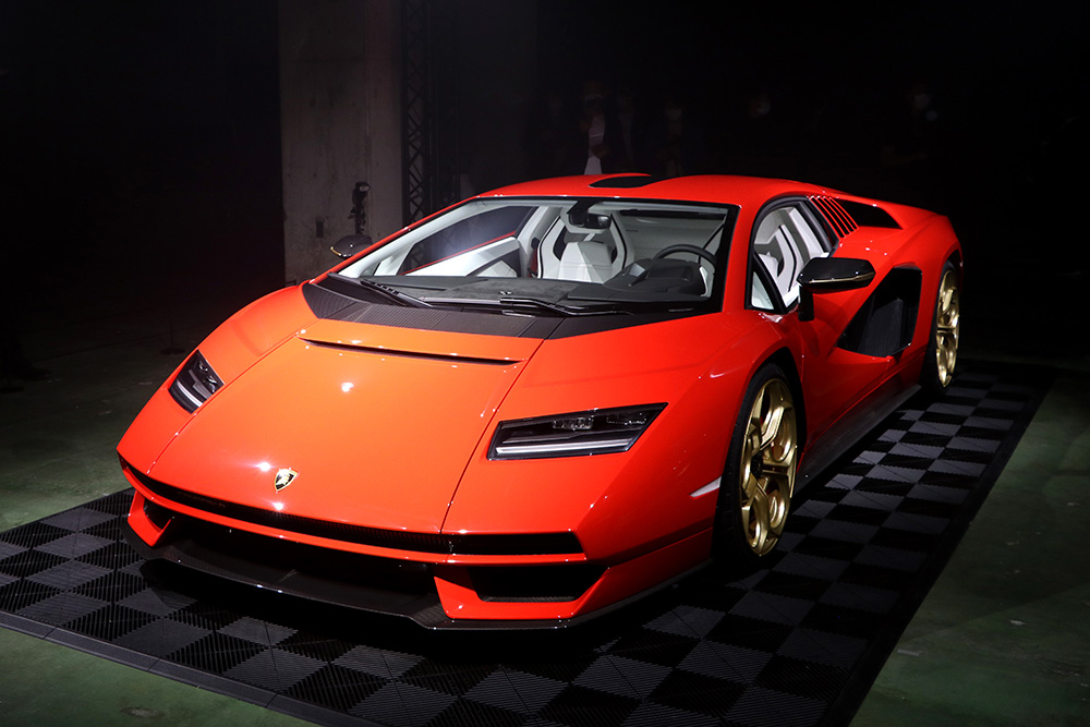 ランボルギーニ カウンタック】伝説の名車が復活した理由 | 中古車なら