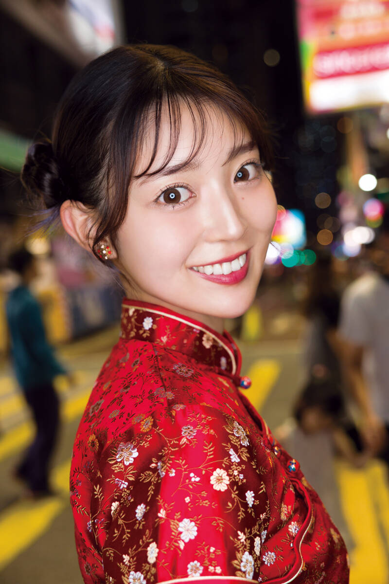 乃木坂46阪口珠美1st写真集『青いバラ』 阪口珠美／Takeo Dec. | 幻冬舎