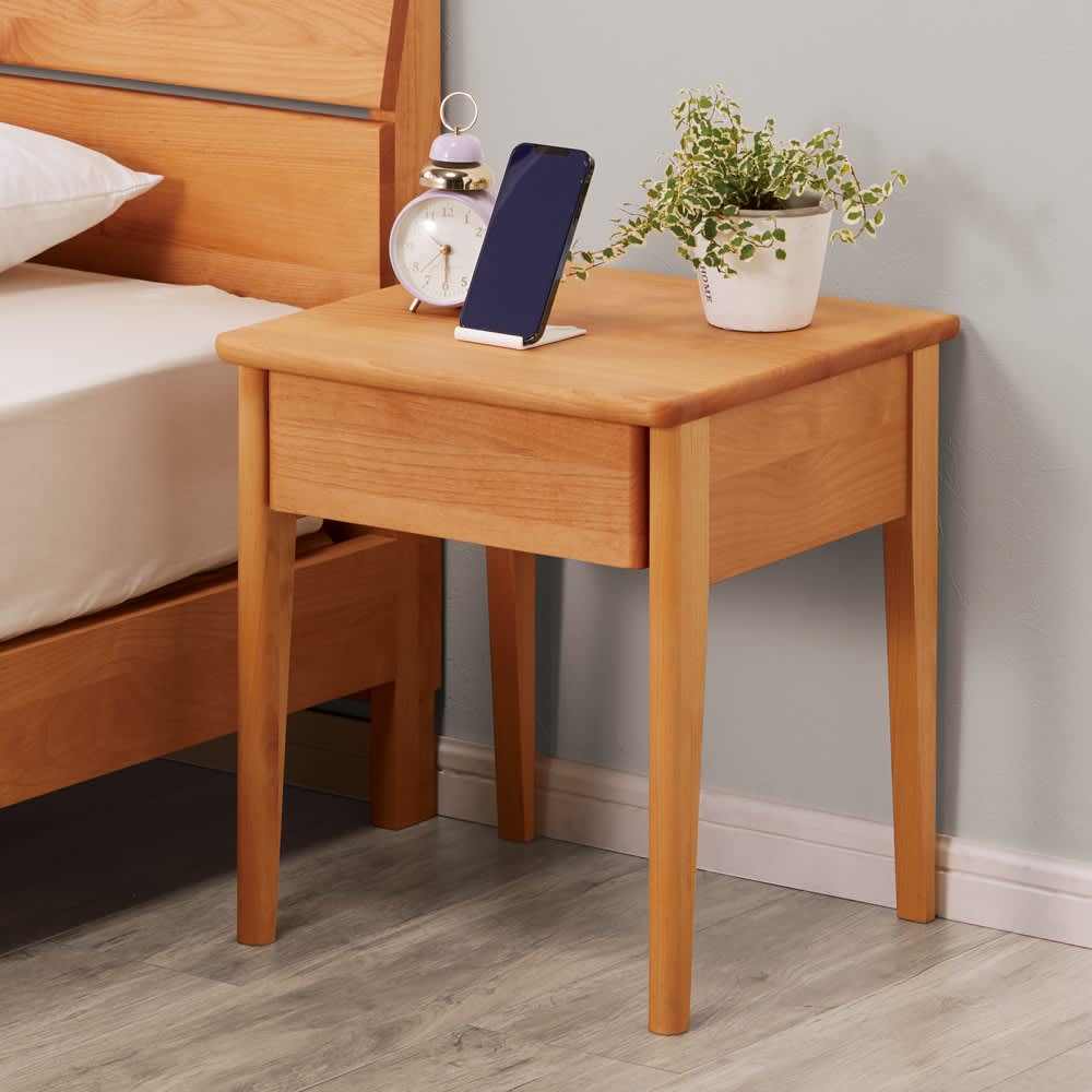 国産アルダー天然木ナイトテーブル 通販 - ディノス