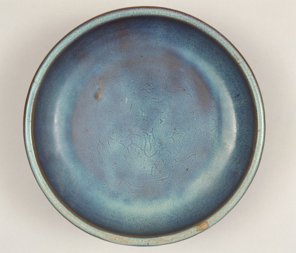 钧窑玫瑰紫釉鼓钉三足花盆托- 故宫博物院