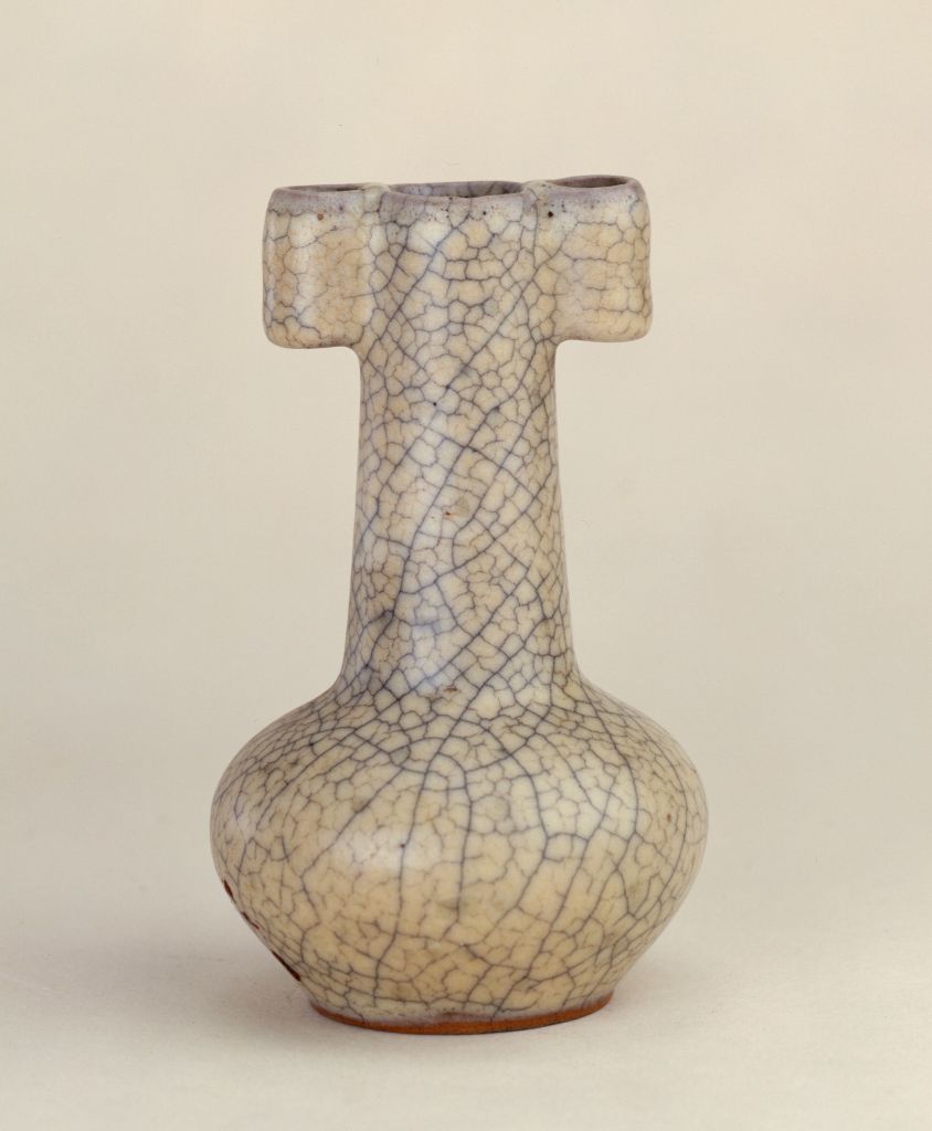 哥窑青釉贯耳瓶- 故宫博物院