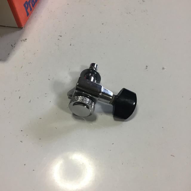 エレキギター用糸巻き(片側6連) エレキギター用糸巻き(片側6 連⁄GOLD