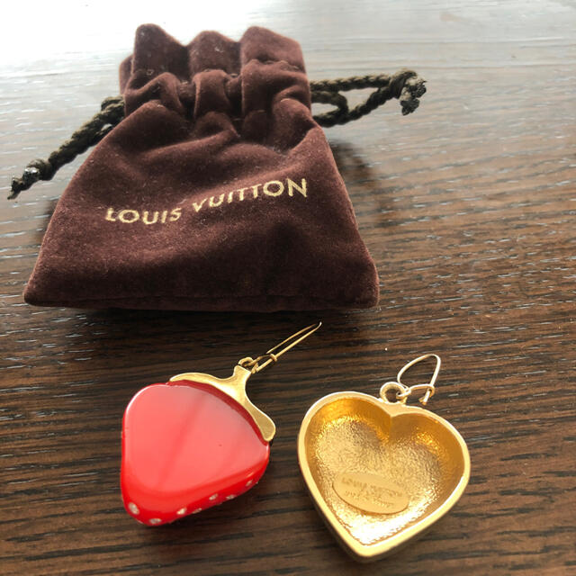ルイ・ヴィトン ハート型ピアス レッド 2025年最新】ルイヴィトン