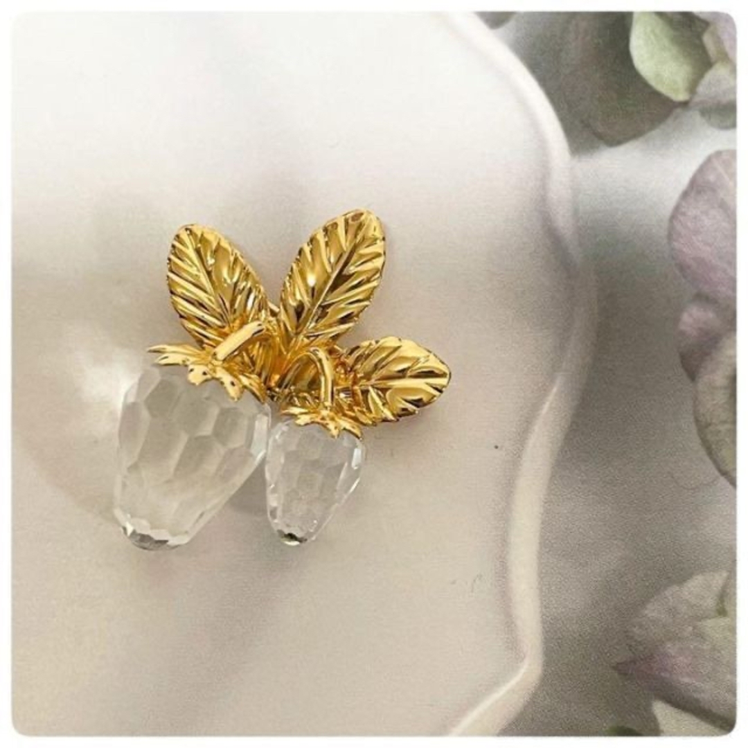 SWAROVSKI - SWAROVSKI スワロフスキー ブローチ 苺 いちご ゴールド
