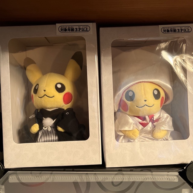 新品未開封 ピカチュウぬいぐるみ メスのすがた オスのすがた洋婚和婚
