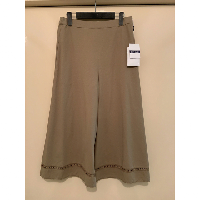 新品タグ付きエムズグレイシーM´S GRACYカーキ色系ガウチョパンツサイズ40