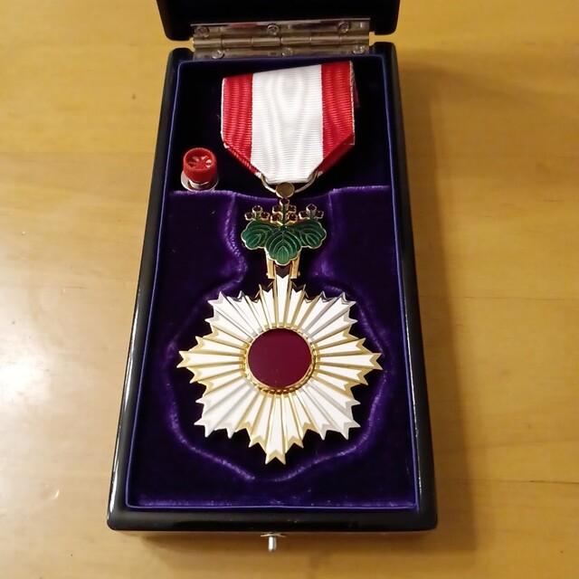 希少品 極美品!】旭日双光章（勲五等旭日双光章）制度改正後タイプ 完