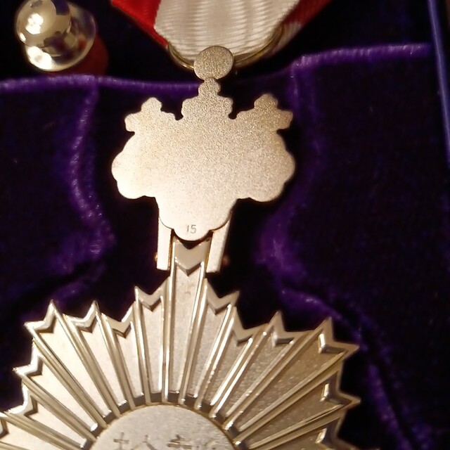 希少品 極美品!】旭日双光章（勲五等旭日双光章）制度改正後タイプ 完