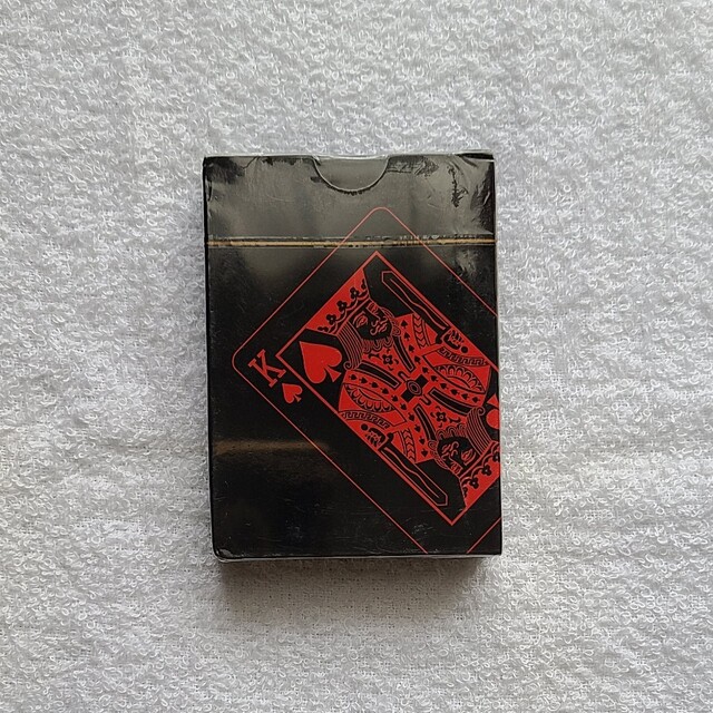 トランプ プラスチック 黒 赤 カードの通販 by K's shop｜ラクマ