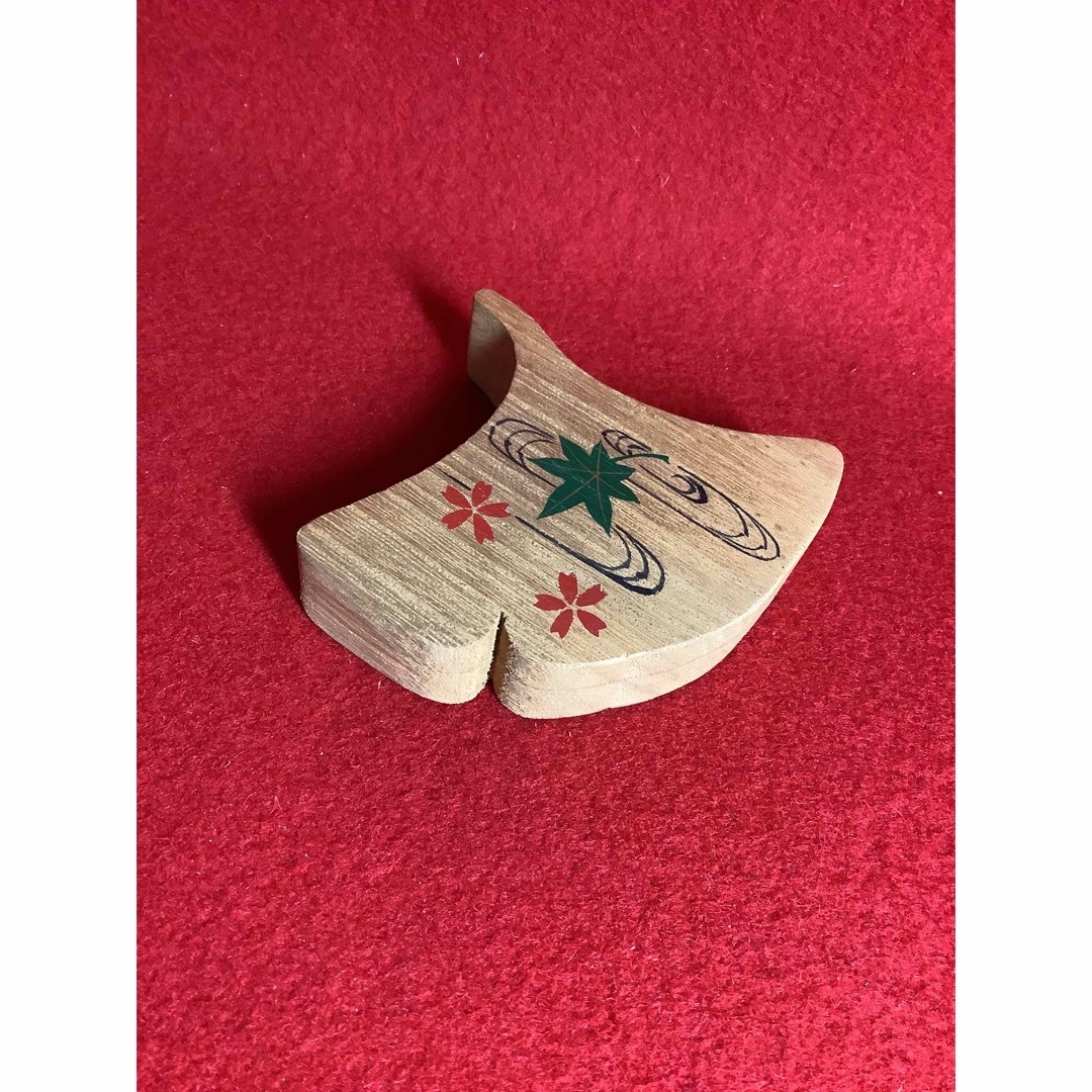 香合 銀杏型 桐製 観世水 紅葉桜柄 【中古美品】
