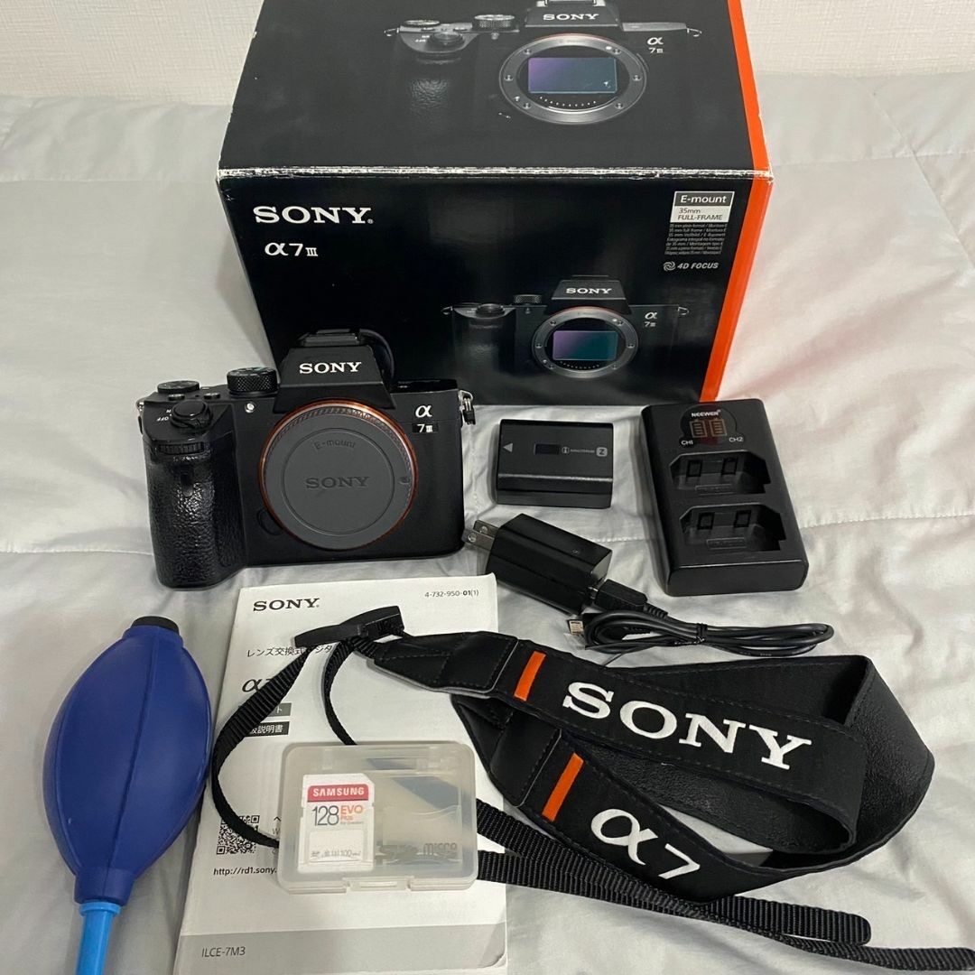 Sony α7ⅲ ミラーレス一眼カメラ 本体と付属品