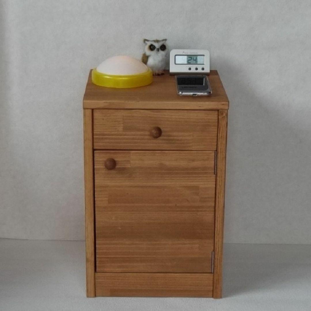 コレクション 新作ハンドメイド やさしいお色のナイトテーブル