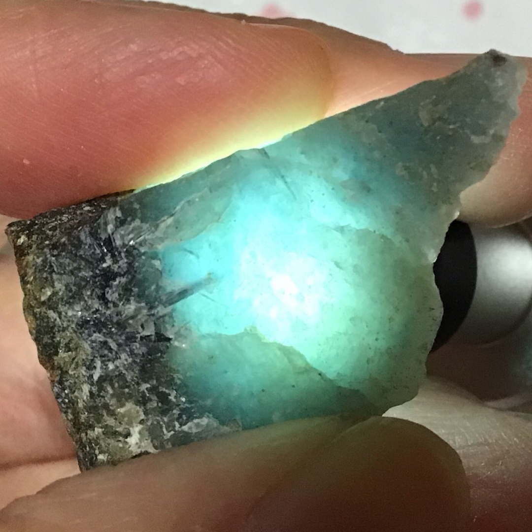 コン沢翡翠 マニア向け究極のカット原石（135） 入コン沢原石:糸魚川翡翠