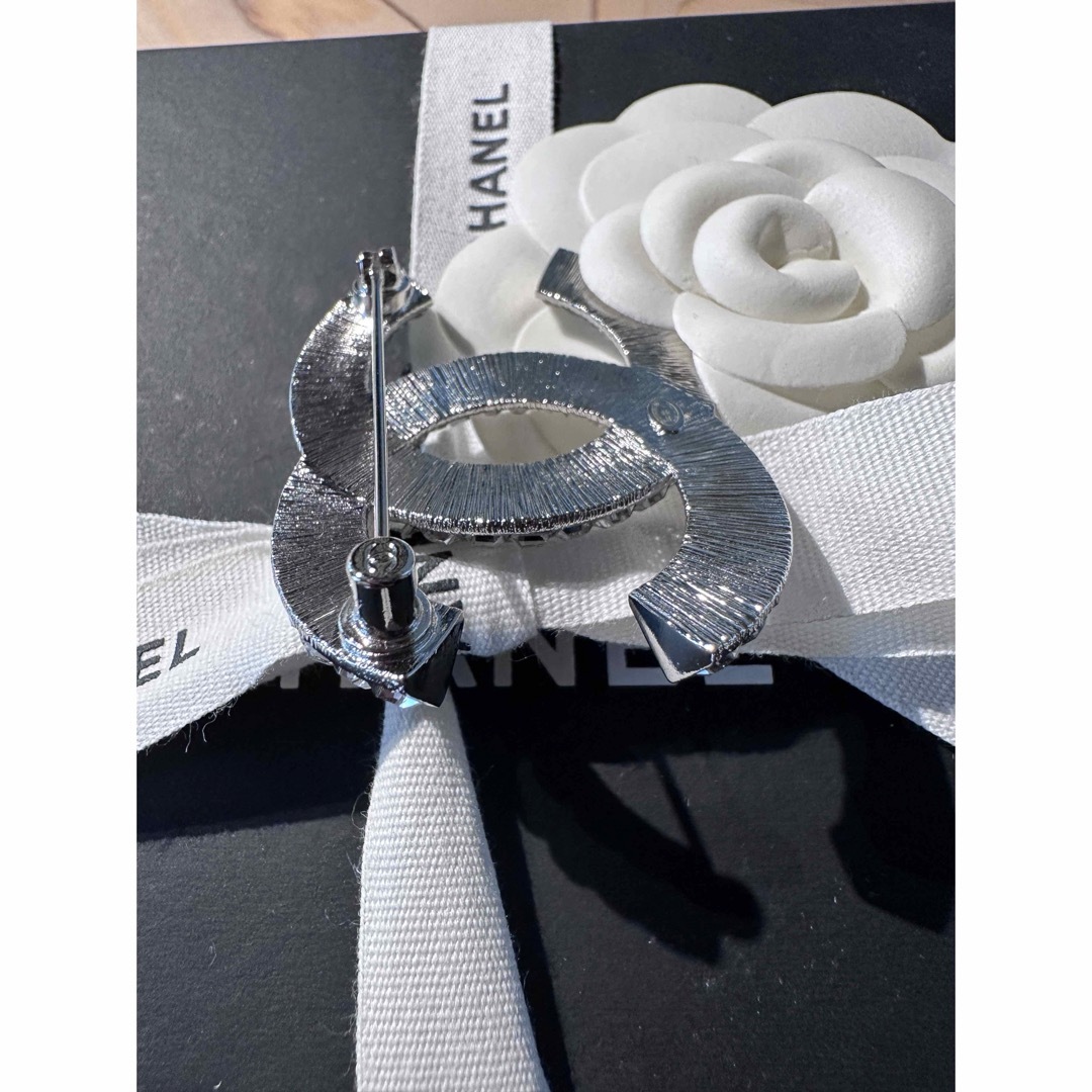 CHANEL - CHANEL 2023年製 ストラス定番ブローチ 新品 ストーンの通販