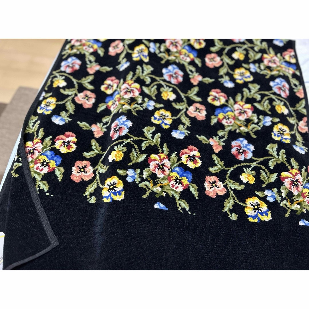 新品FEILER 植物柄大判バスタオル 定価¥3 0000以上のお品 フェイラー花