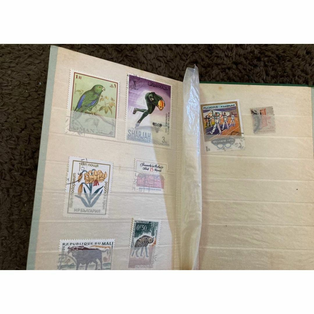 使用済み切手／日本と外国の混合 アルバムにビッシリシリーズ1。【昭和