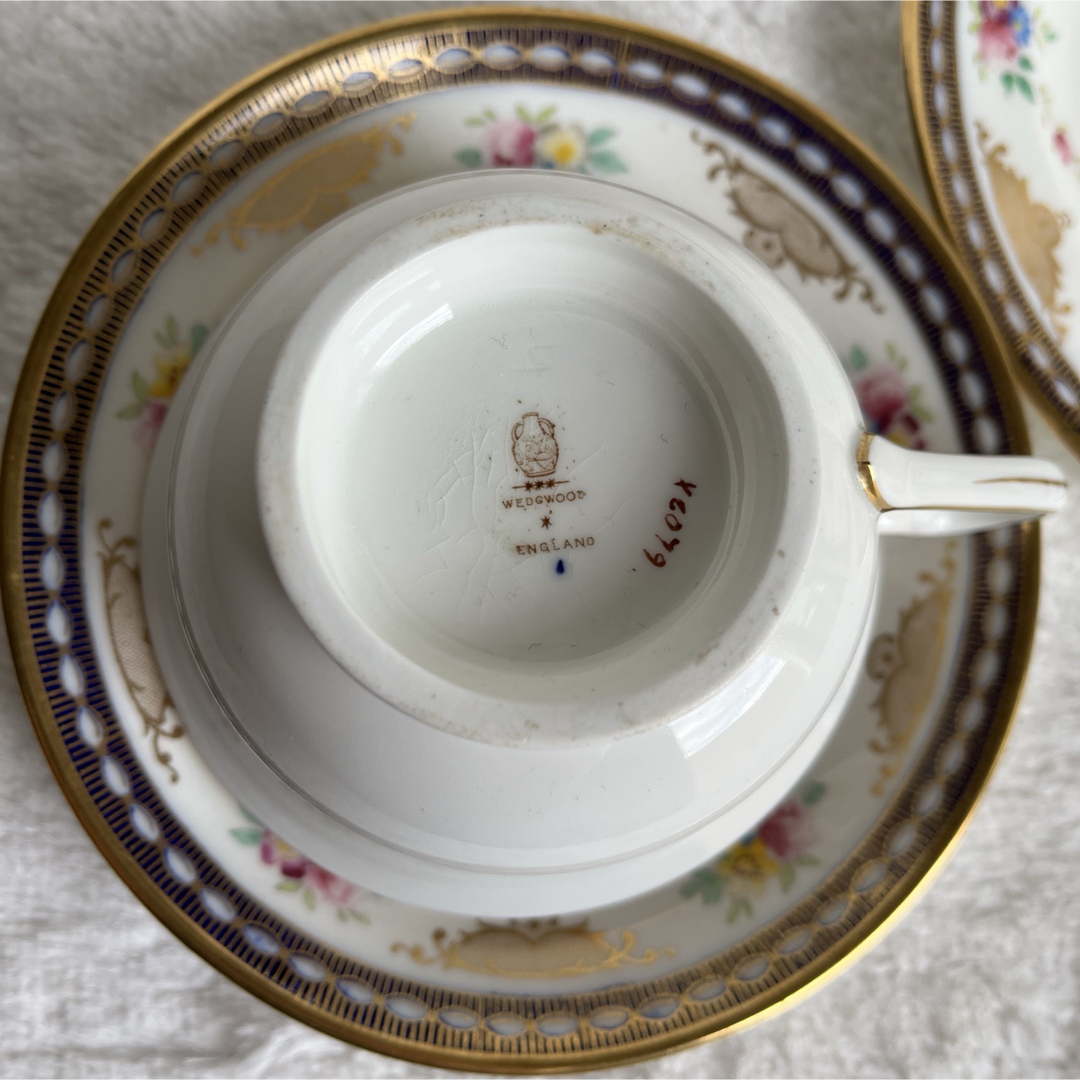 Wedgwood アンティーク 金彩華装飾紋トリオセット