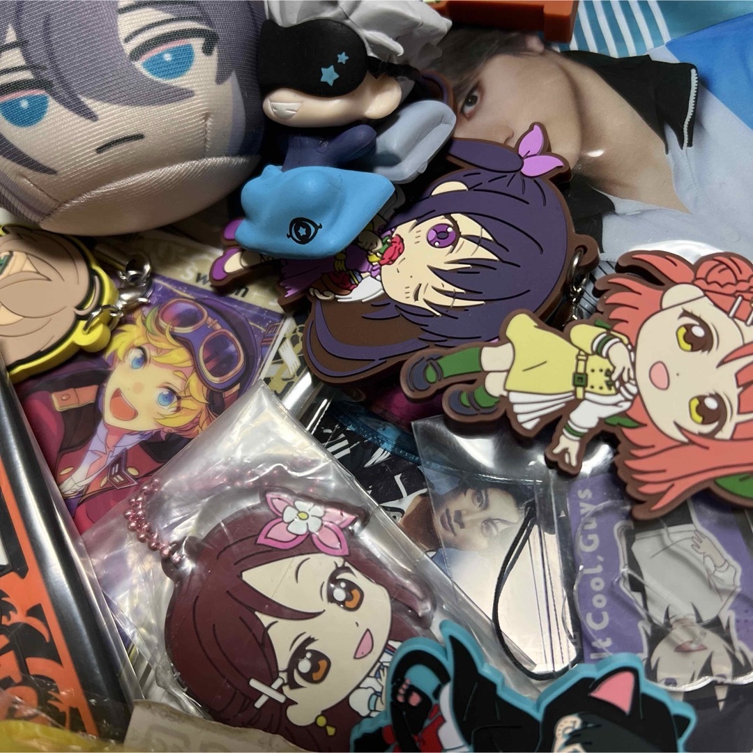 ノンジャンル アニメグッズ 大量 まとめ売り 500点前後 激安 缶バッジ
