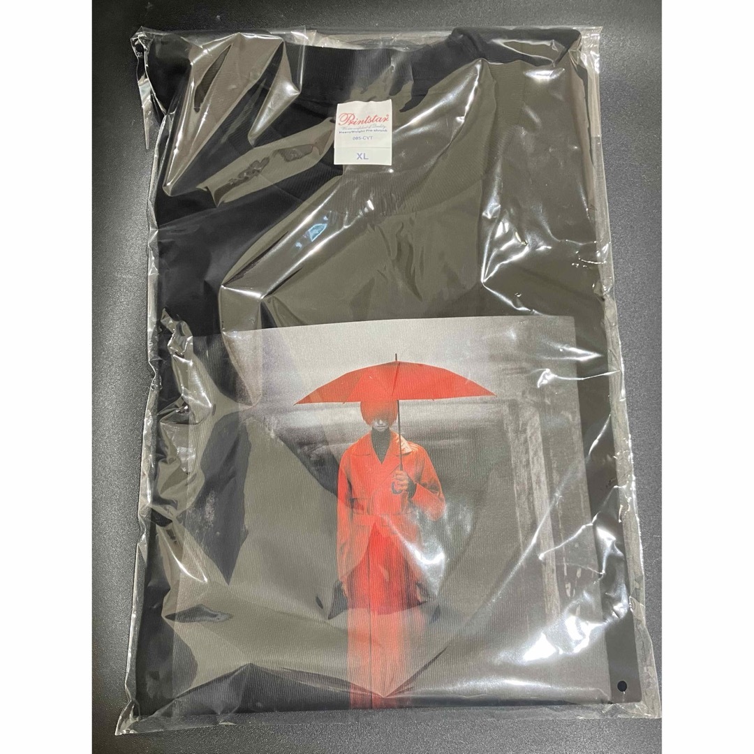 文字化化 ポップアップ POP UP SHOP 八名木 赤い傘の男 Tシャツ