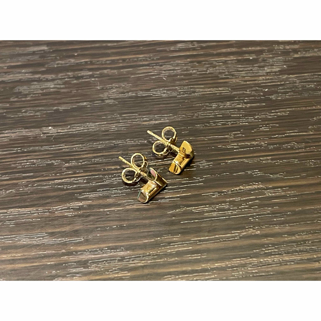 ゴールド 三角形 スタッドピアスルイヴィトン 【公式通販】