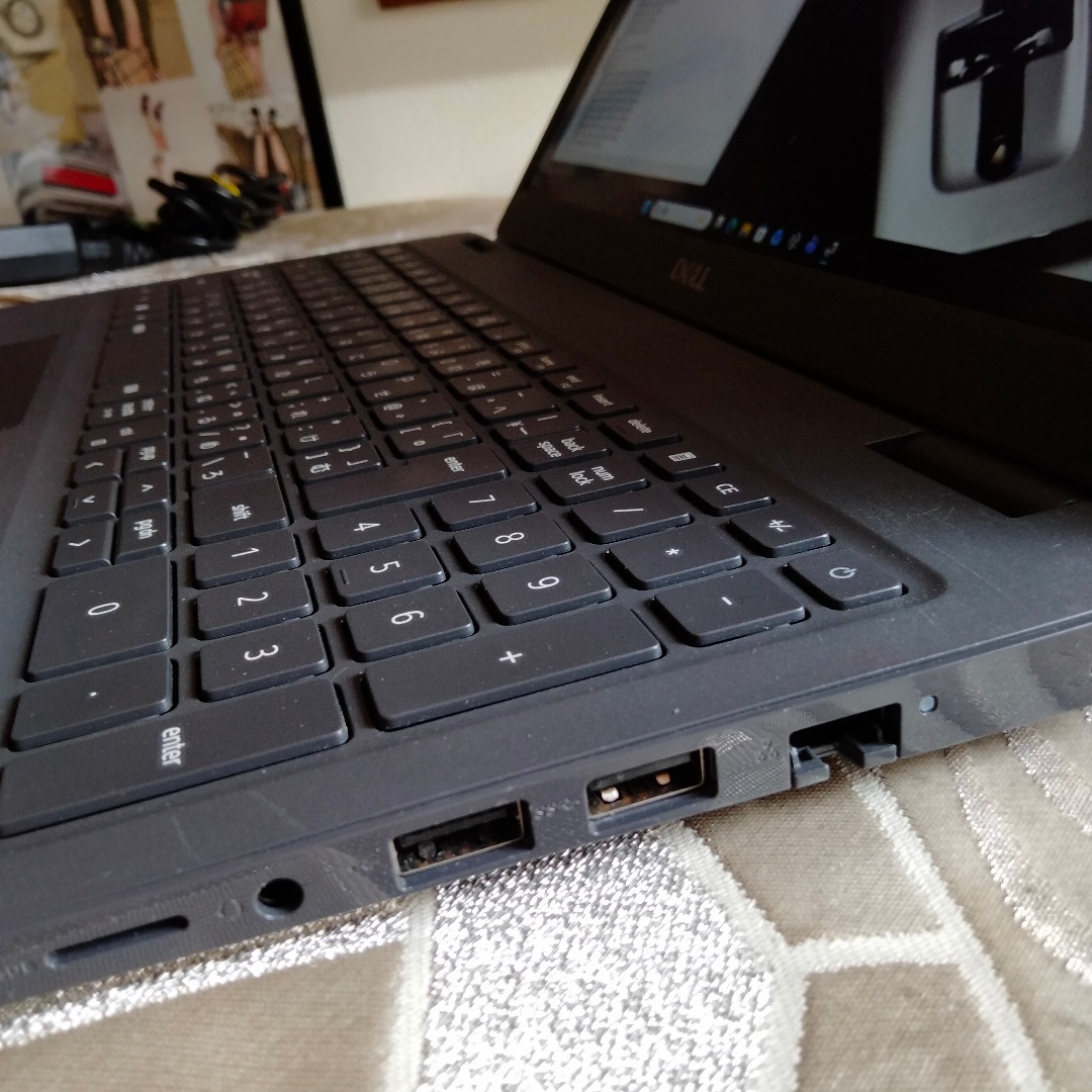 DELL 15インチ 1920x1080 10世代 i5 256G SSD