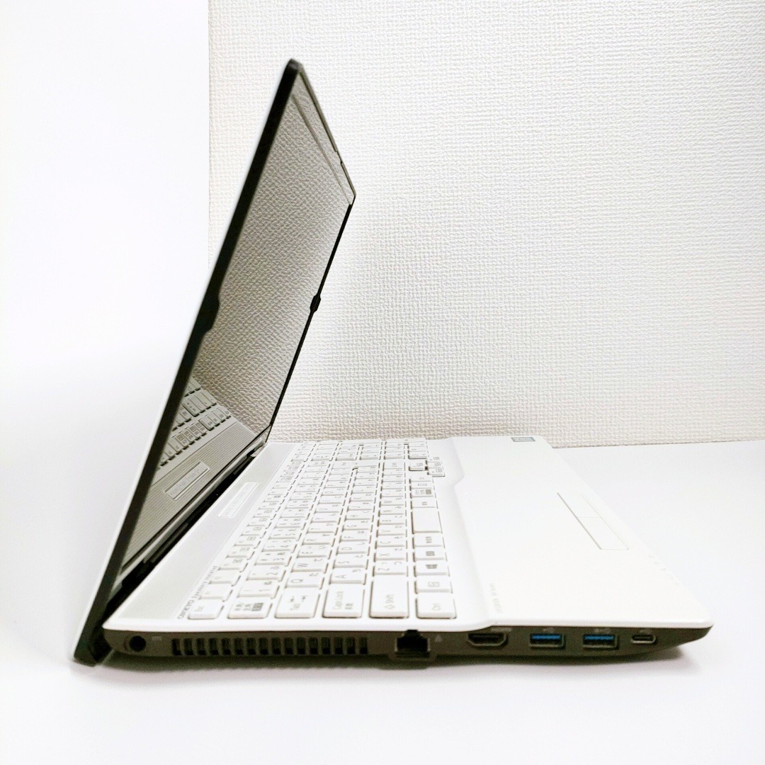 第8世代i7✨️Windows11/富士通/SSD/カメラ付き白ノートパソコン