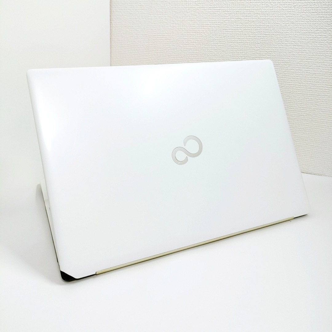 第8世代i7✨️Windows11/富士通/SSD/カメラ付き白ノートパソコン