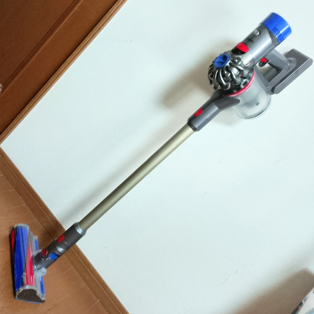 Dyson - Dyson V8 fluffy extra サイクロンクリーナーの通販 by