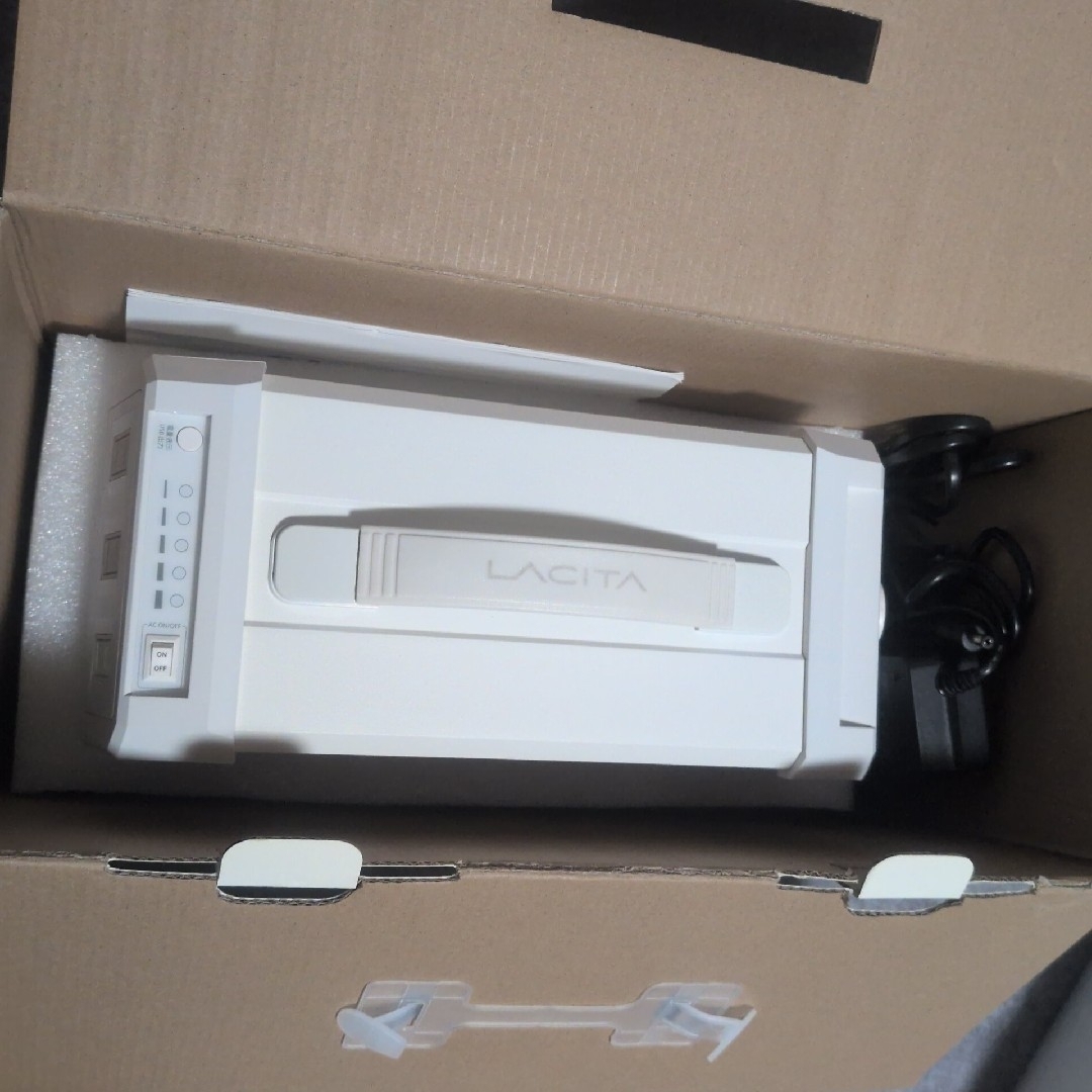 LACITA - LACITA ポータブル電源 enerbox O1 未使用に近いの通販 by