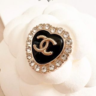 CHANEL（ハート ・ ブローチ/コサージュ）のフリマアイテム一覧