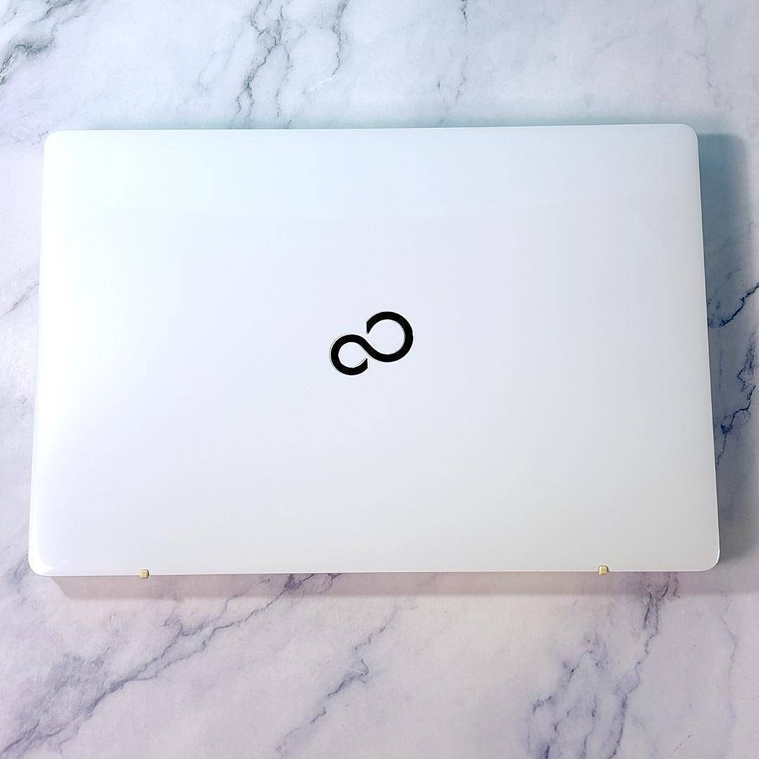 富士通 - 美品☆Corei7・8GB・SSD・Win11・ホワイト・ノートパソコンの