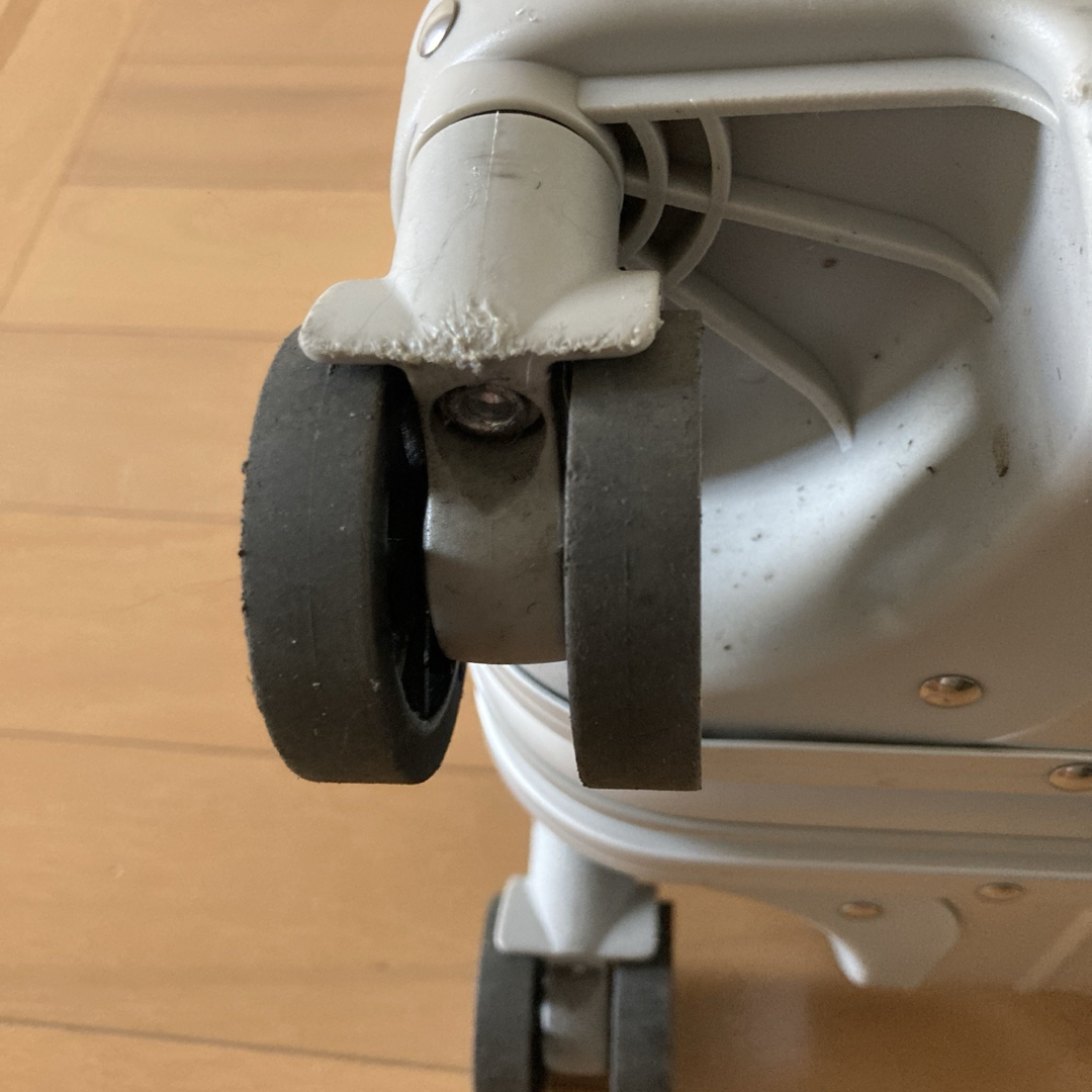 Mercedes シルバーキャリーケース 32L 機内持込みOK 激レアの通販 by