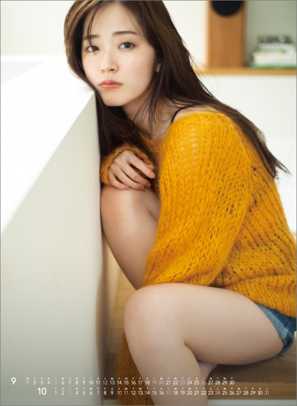 鈴木愛理 / 2021年カレンダー【生写真(HMV ver.付き)】 : 鈴木愛理