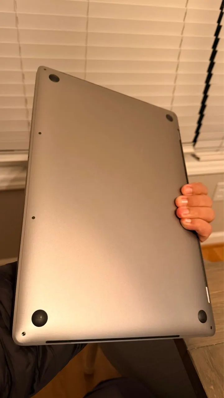 MacBook Pro 16? 2019 i9 8-core 32GB RAM 1TB SSD Radeon Pro 5500M